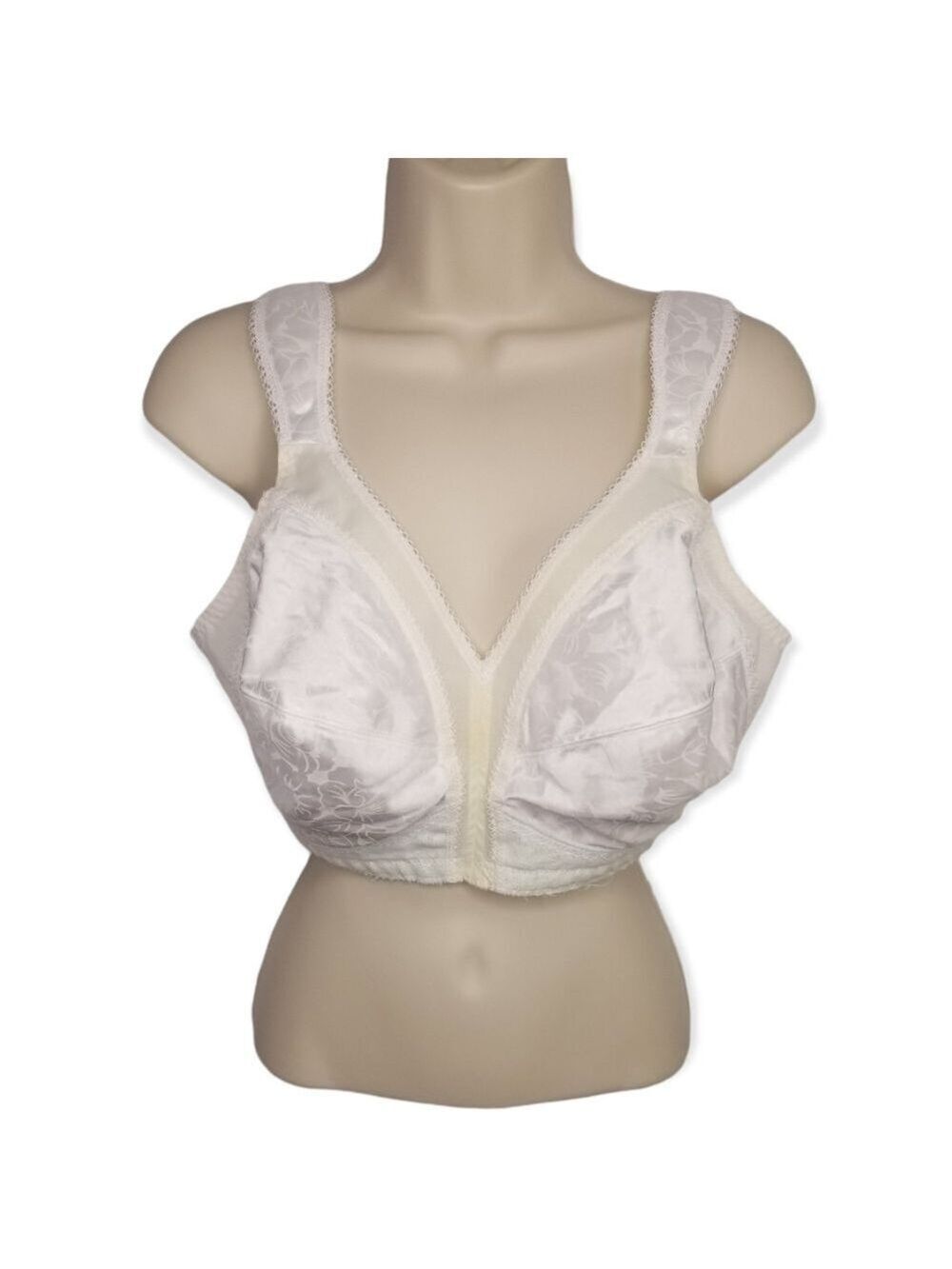 Playtex Full Coverage 18 Hour White Bra Size 40D